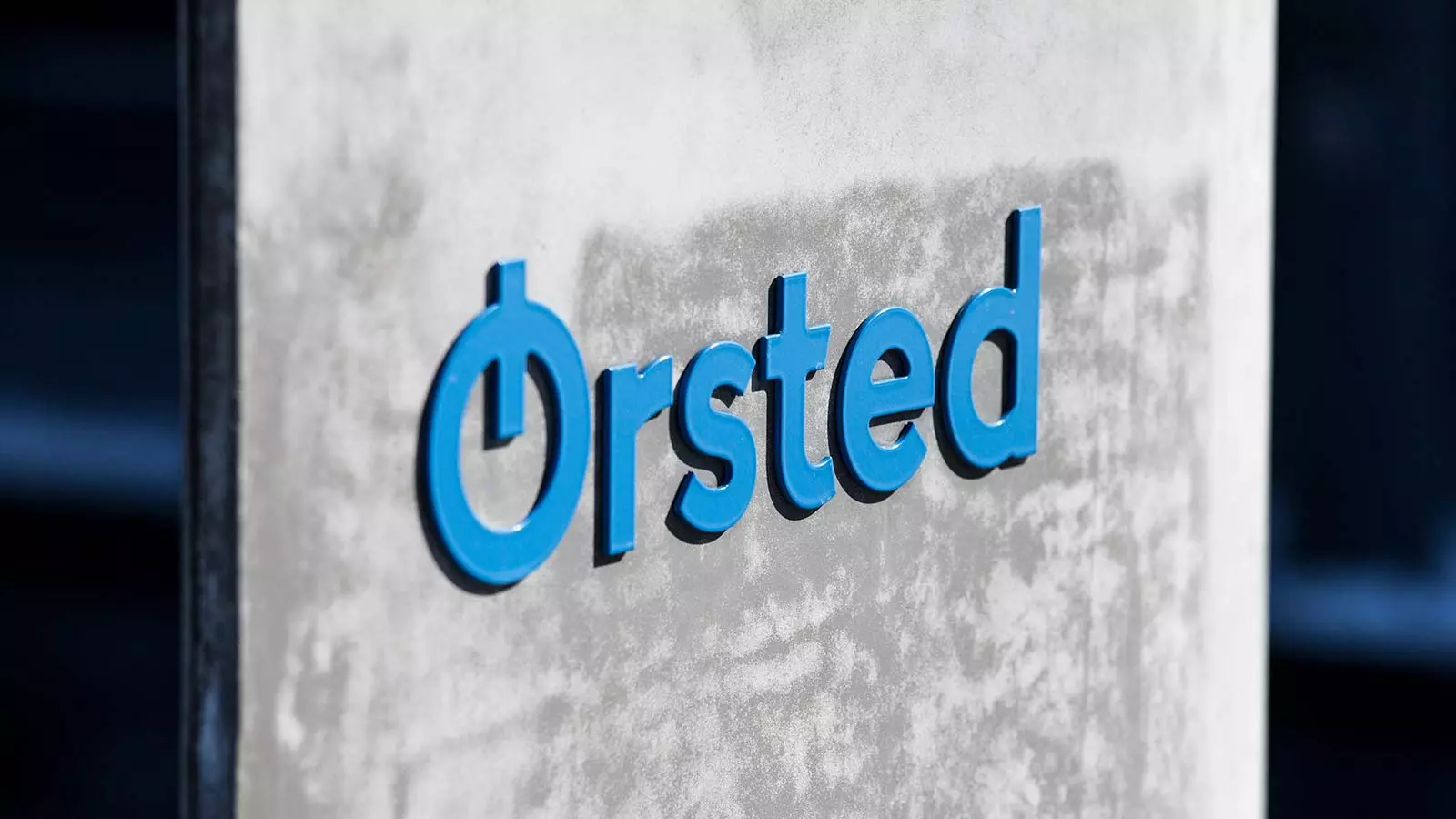 Ørsted Faces Leadership Shake-Up Amidst Offshore Wind Project Setbacks and Industry Challenges